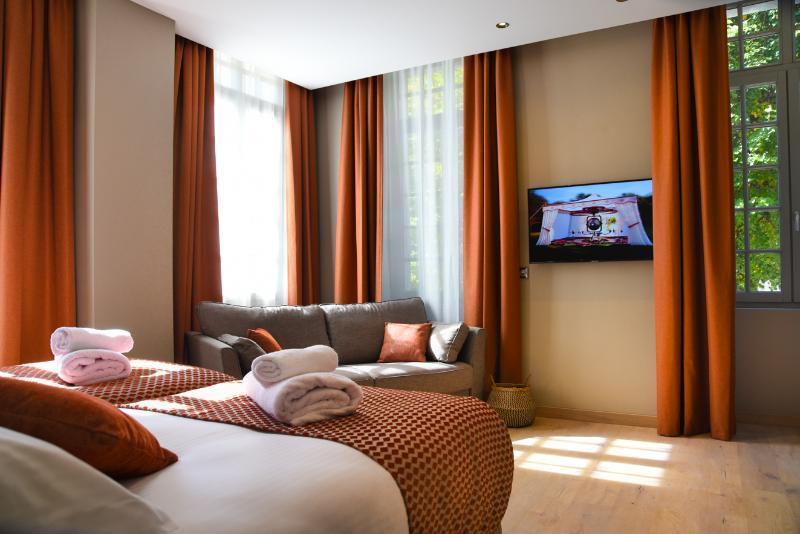 Le Castel D'Alti Hotell Bagnères-de-Luchon Exteriör bild
