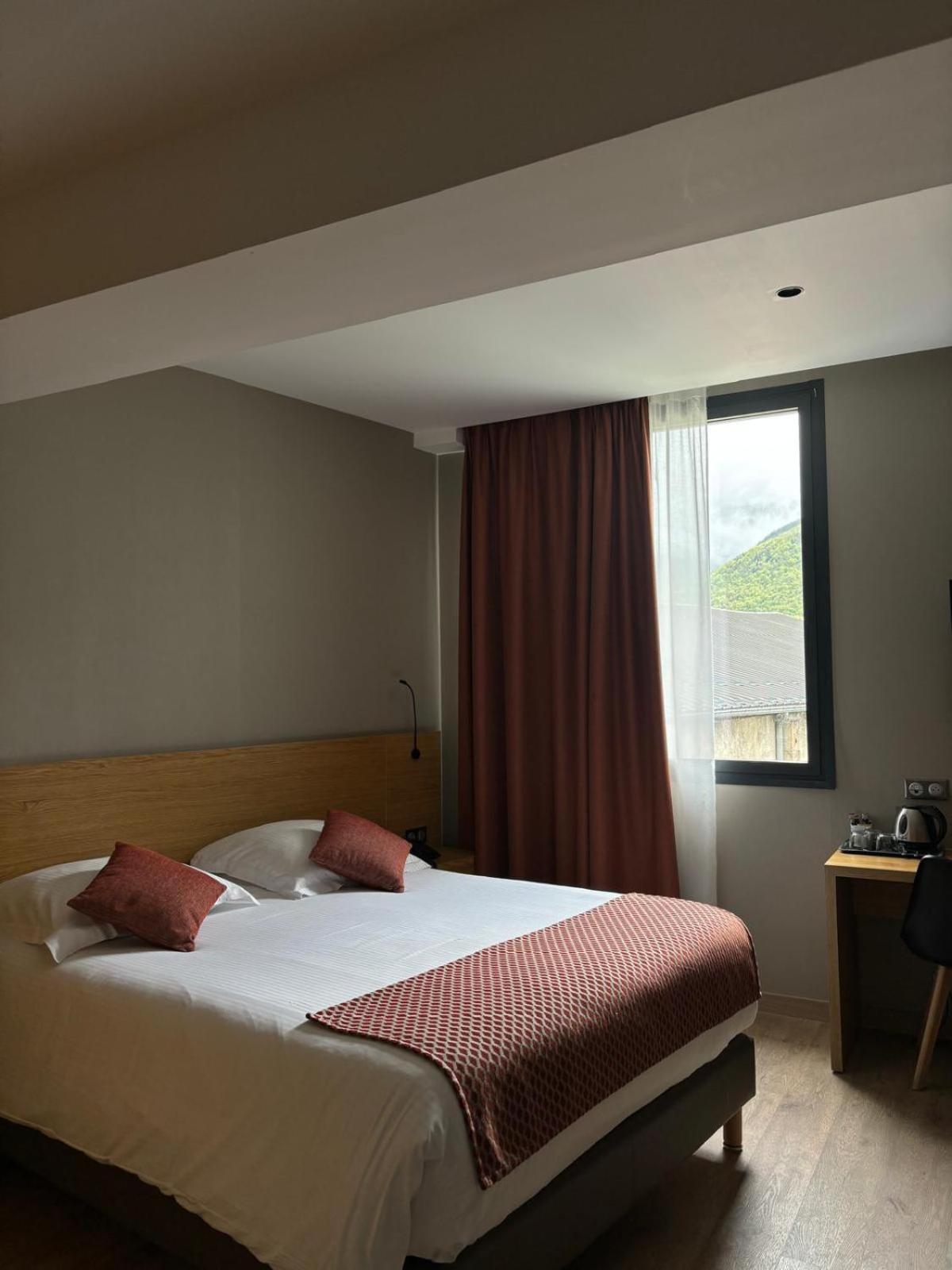 Le Castel D'Alti Hotell Bagnères-de-Luchon Exteriör bild