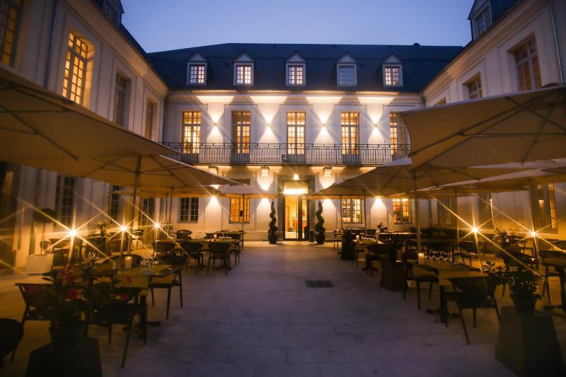 Le Castel D'Alti Hotell Bagnères-de-Luchon Exteriör bild